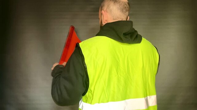 Baliza, chaleco obligatorio y tri&aacute;ngulo reflectante en kit aver&iacute;a coche homologado y seguridad time lapse velocidad 