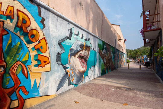 Alleyway with graffiti and urban art on the walls near La Ropa Beach, Ixtapa Zihuatanejo. Local artistic expression in the tourist area of Guerrero. Mexico, January 21, 2026