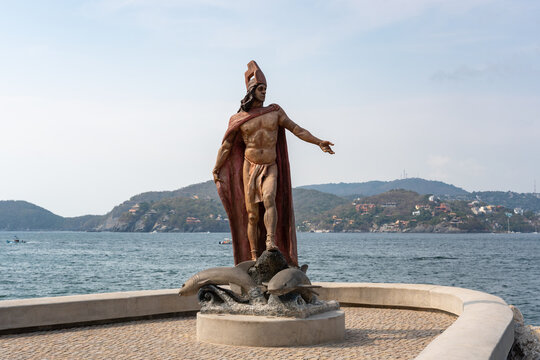 Statue of King Caltzontzin by Crescencio Oregon Torres at Capricho del Rey boardwalk, La Ropa Beach. Purepecha ruler. Costa grande, Ixtapa Zihuatanejo, Guerrero, Mexico, January 15, 2026. zihua, siuat