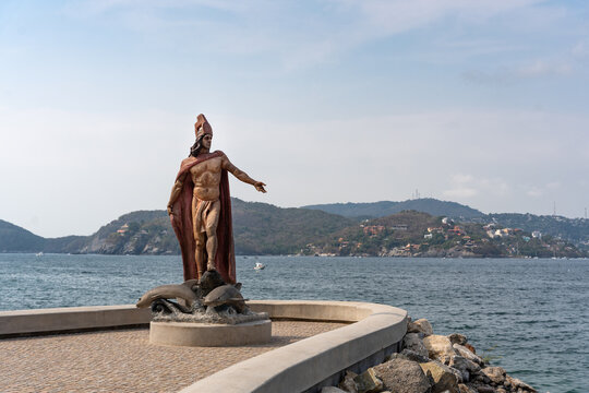 Statue of King Caltzontzin by Crescencio Oregon Torres at Capricho del Rey boardwalk, La Ropa Beach. Purepecha ruler. Costa grande, Ixtapa Zihuatanejo, Guerrero, Mexico, January 15, 2026. zihua, siuat