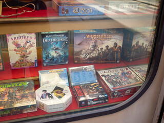 Fototapeta premium Board games display in a retail store window featuring various popular tabletop games and fantasy strategy sets
