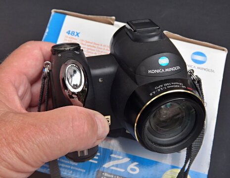 Hand holding Konica Minolta Z6 bridge digital camera