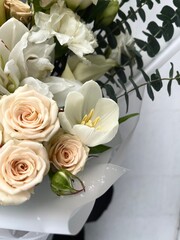 Obraz premium white flowers in a bouquet in Cloud Dancer color