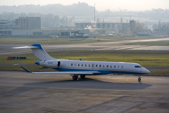 Private jet Cox Media Group type Bombardier BD-700-1A10 registration N1040C at Swiss Z&uuml;rich Airport on a winter day. Photo taken January 22nd, 2026, Zurich, Switzerland.