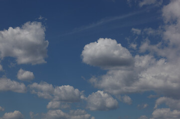 Obraz premium Abstract image of blurred sky. Blue sky background with cumulus clouds