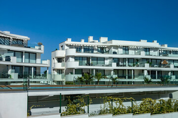 Appartements dans un immeuble moderne pour achat ou vente