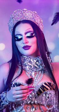 draga, mujer, beldad, moda, cabello, modelaje, glamour, cara, persona, negro, maquillaje, se&ntilde;ora, peinado, estilo, arte, moreno, gente, ocular, sensualidad, falda, rojo, rosa, halloween, fantas&iacute;a, pos