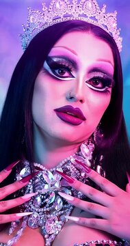 draga, mujer, beldad, moda, cabello, modelaje, glamour, cara, persona, negro, maquillaje, se&ntilde;ora, peinado, estilo, arte, moreno, gente, ocular, sensualidad, falda, rojo, rosa, halloween, fantas&iacute;a, pos
