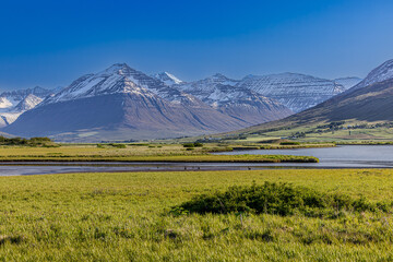 Wundersch&ouml;ne vulkanische Berg-Naturlandschaft in Nordisland, Europa