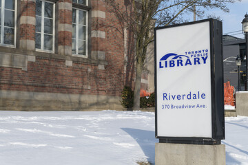 Obraz premium exterior of Toronto Public Library - Riverdale Branch at 370 Broadview Av