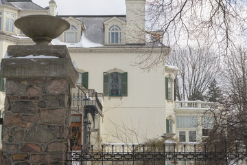 Naklejka premium profile view of Spadina Museum at 285 Spadina Rd, Toronto