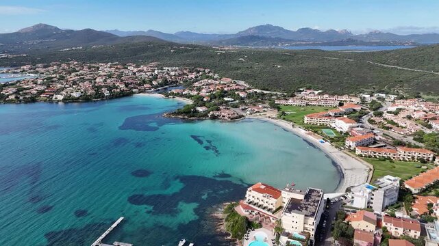 survol de golfo Aranci pr&egrave;s d'Olbia en Sardaigne