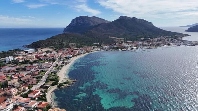 survol de golfo Aranci pr&egrave;s d'Olbia en Sardaigne