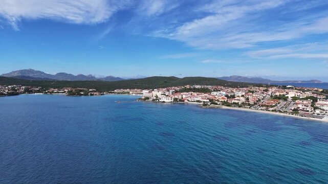 survol de golfo Aranci pr&egrave;s d'Olbia en Sardaigne