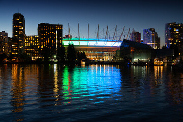 Obraz premium Vancouver, Canada – July 30, 2021. Vancouver Sports Stadium.Twilight view of downtown Vancouver's BC Place stadium. British Columbia, Canada. 