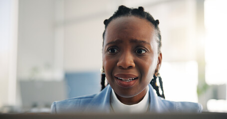Naklejka premium Investor, stress or black woman in office, laptop or online reading for stock market crash. African person, financial crisis or employee in workplace, pc or anxiety for debt, frustrated or bankruptcy