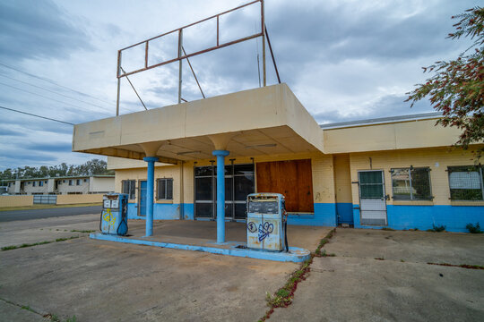 Old servo in Narrabri, New South Wales