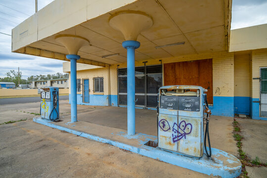 Old servo in Narrabri, New South Wales