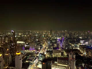 Obraz premium Bangkok กรุงเทพมหานคร อมรรัตนโกสินทร์ มหินทรายุธยา มหาดิลกภพ นพรัตนราชธานีบูรีรมย์ อุดมราชนิเวศน์มหาสถาน อมรพิมานอวตารสถิต สักกะทัตติยวิษณุกรรมประสิทธิ์