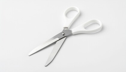 Obraz premium Blank white scissors mockup, isolated office stationery template for craft and professional tool branding design. 白いハサミのモックアップ、手芸やプロフェッショナルな道具のブランディング用