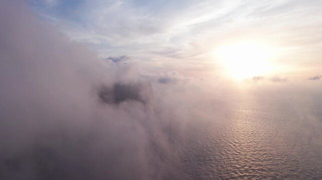 雲の上」の写真素材 | 115,139件の無料イラスト画像 | Adobe Stock