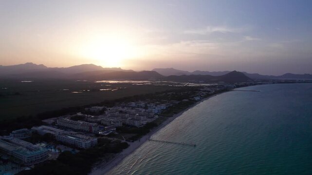 vue drone coucher de soleil c&ocirc;te de Majorque