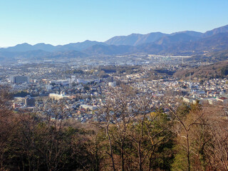Obraz premium The hiking trail from Tsuchiyama Pass via Mount Oyama to Hadano Station