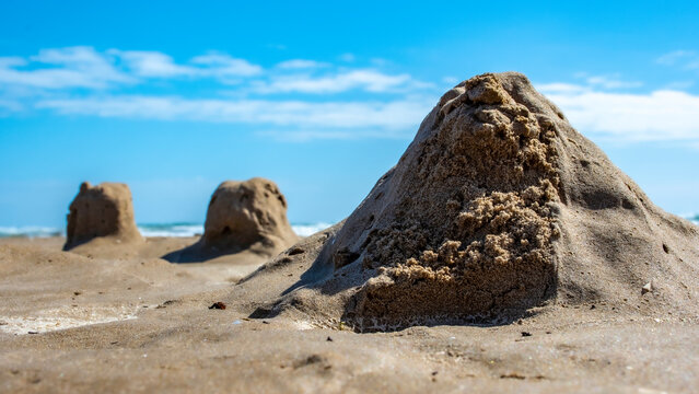 Castillos de arena en la playa de la Malvarrosa Valencia