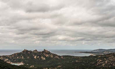Le lion de Roccapina dominant la M&eacute;diterran&eacute;e &agrave; Sart&egrave;ne, Corse, France