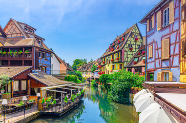 Obraz premium Little Venice la Petite Venise in old town Colmar city historic centre with old colorful houses medieval buildings on bank of river Lauch canal in summer day, Alsace Grand Est region, France
