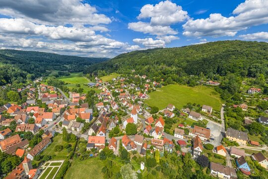 Blick auf die Ortschaft Eschenbach an der Pegnitz im N&uuml;rnberger Land von oben