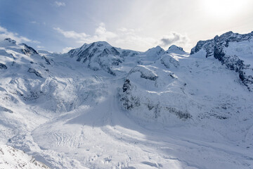 Obraz premium Rugged Mountain Range with Vast Snow Covered Glaciers and Alpine Peaks Switzerland