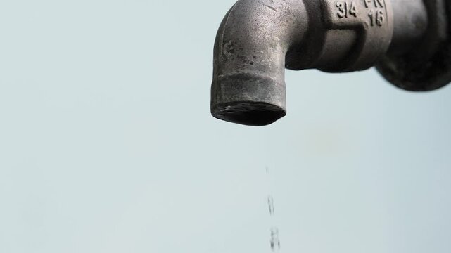 A faucet that isn't flowing water: the concept of water shortage and the water crisis.