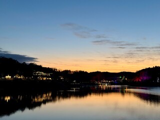 Obraz premium sunset over the river