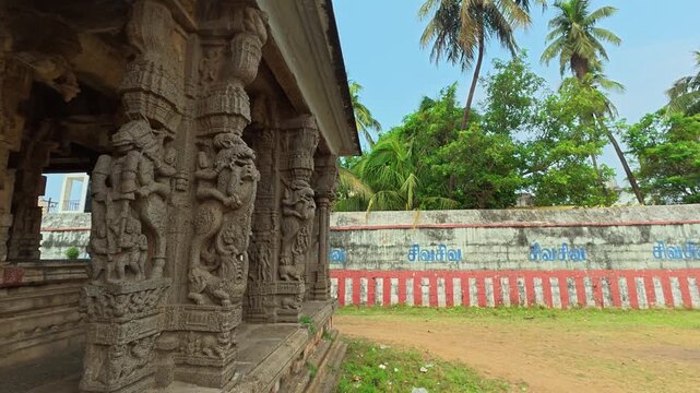 Thirukalukundram is known for the Vedagiriswarar temple complex, popularly known as Kazhugu koil (Eagle temple). This temple consists of two structures, one at foot-hill and the other at top-hill.