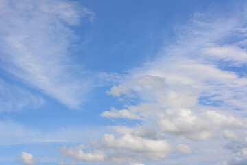 Obraz premium Vast Blue Sky with Diverse Cloud Formations copy space