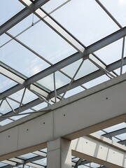 Obraz premium Steel and Concrete Structure of a Modern Building with Glass Ceiling