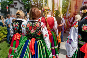 Fototapeta premium Women in traditional embroidred Polish folk costumes from Masovia region at Łowicz Corpus Christi procession 