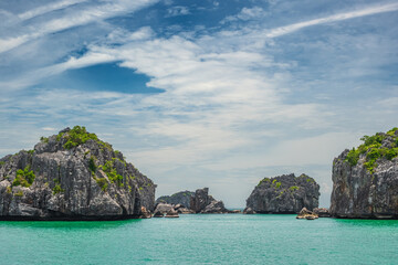 Naklejka premium Tropical landscape of islands, rocks and cliffs at Ang Thong marine park, Thailand