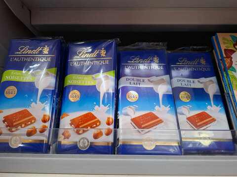 AVIGNON, FRANCE - October 31, 2025.Lindt chocolate bars on display at a gas station in Provence, France during a busy travel day