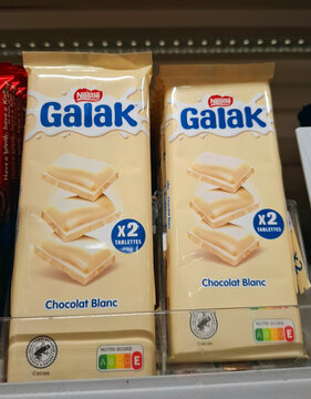 AVIGNON, FRANCE - October 31, 2025. Nestl&eacute; Galak Chocolat Blanc white chocolate double tablet packs on display in a convenience store in Provence, France