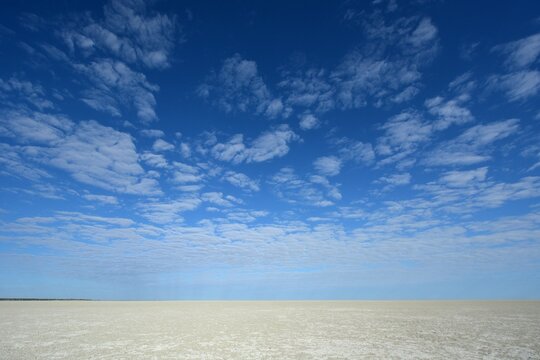 Wolkenstimmung im Etoscha Nationalpark in Namibia