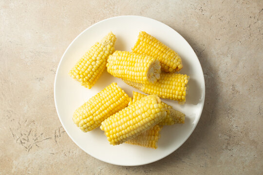 A top down view of a plate of cooked yellow corn cob.