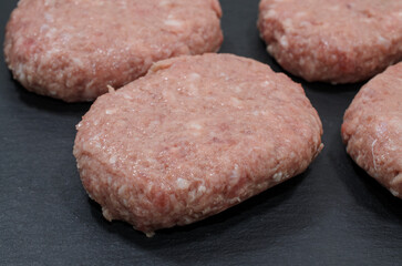 調理前の合挽ハンバーグ