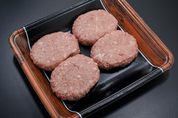調理前の合挽ハンバーグ