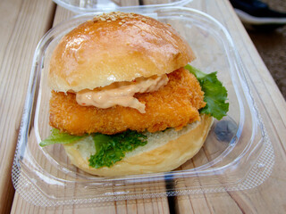 手軽に買えるエビバーガー