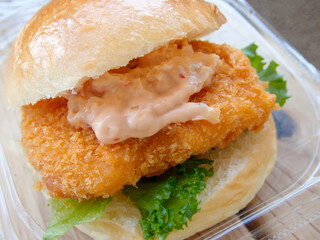 手軽に買えるエビバーガー