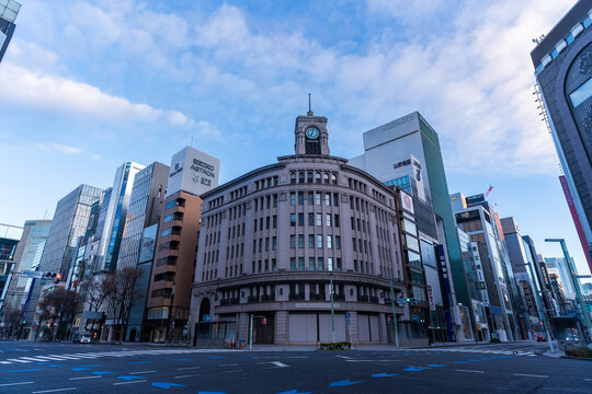 早朝の銀座4丁目交差点 01/25/2026
