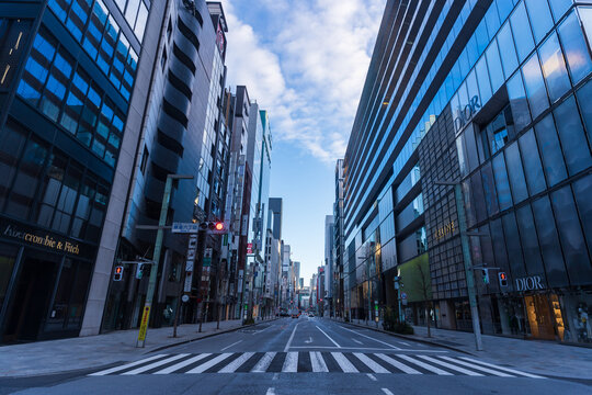 早朝の銀座 中央通り 01/25/2026
