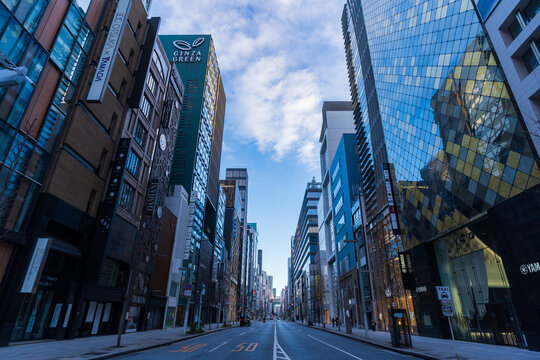 早朝の銀座 中央通り 01/25/2026